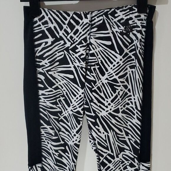 NIKE athletic leggings - Picture 2 of 7